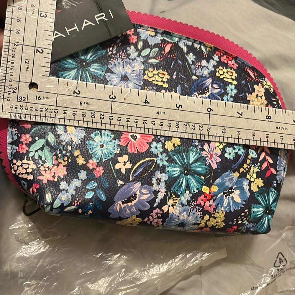 Tahari NEW lavendar dome case pinking bag with multicolor flowers - Picture 3 of 10